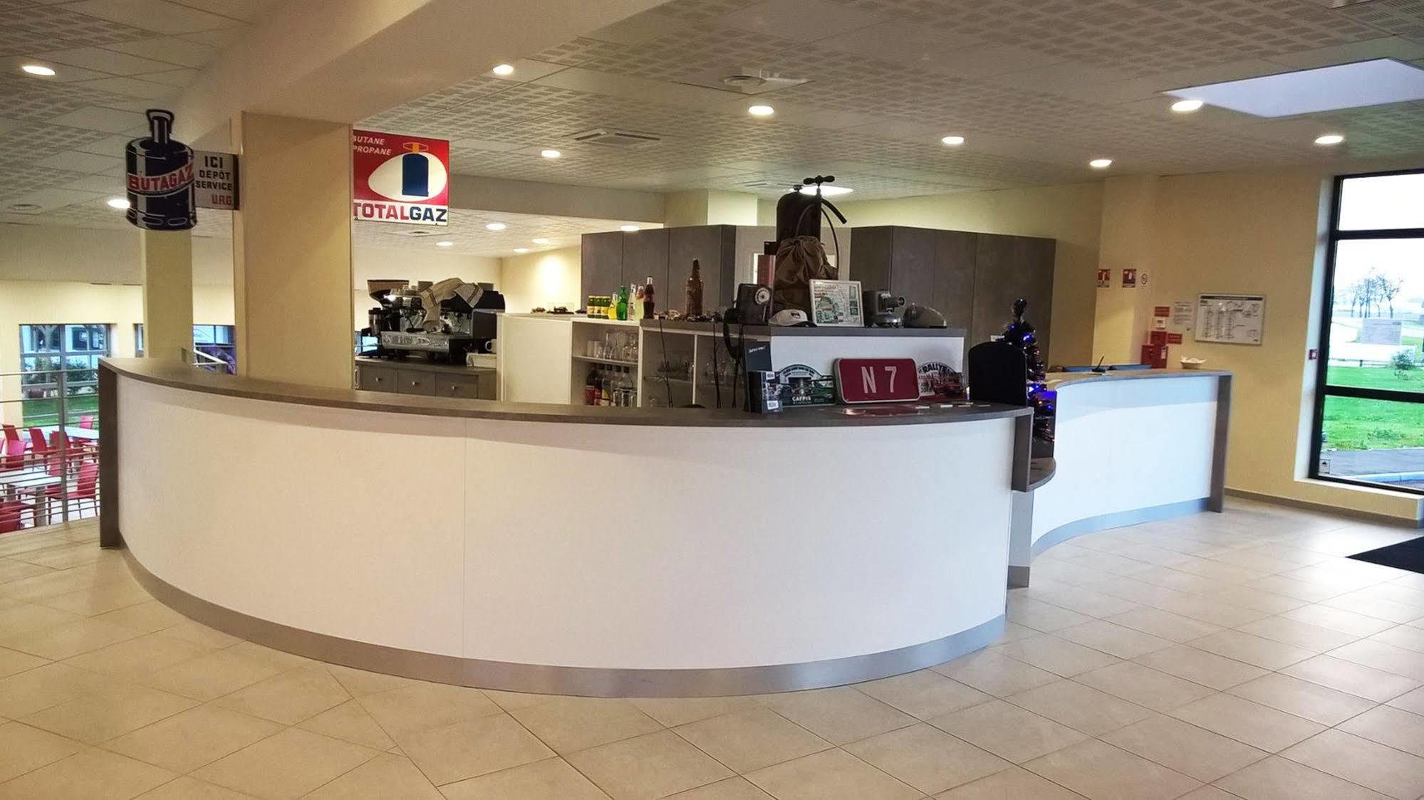 Brit Hotel Montargis Mormant-sur-Vernisson エクステリア 写真